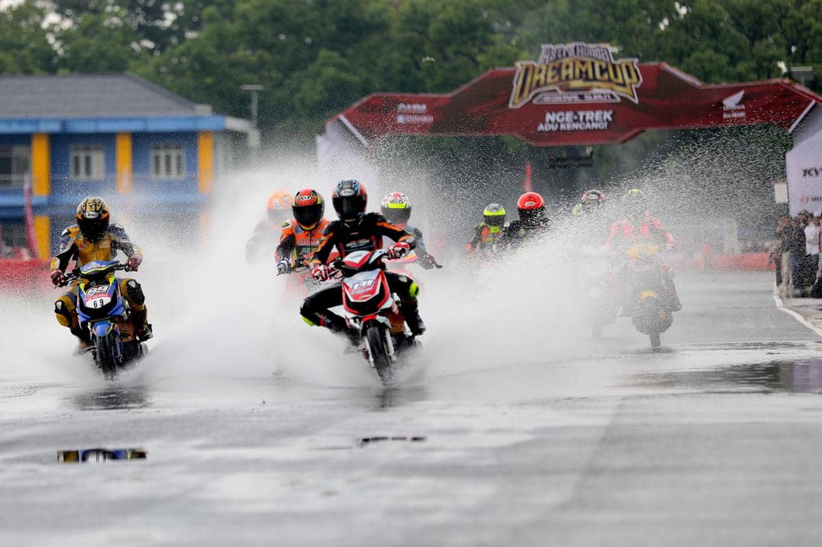 Balap Motor Astra Honda Dream Cup (AHDC) 2026 Regional Sumatera Utara di Sirkuit Pancing, Medan (IDN Times/Arifin Al Alamudi)