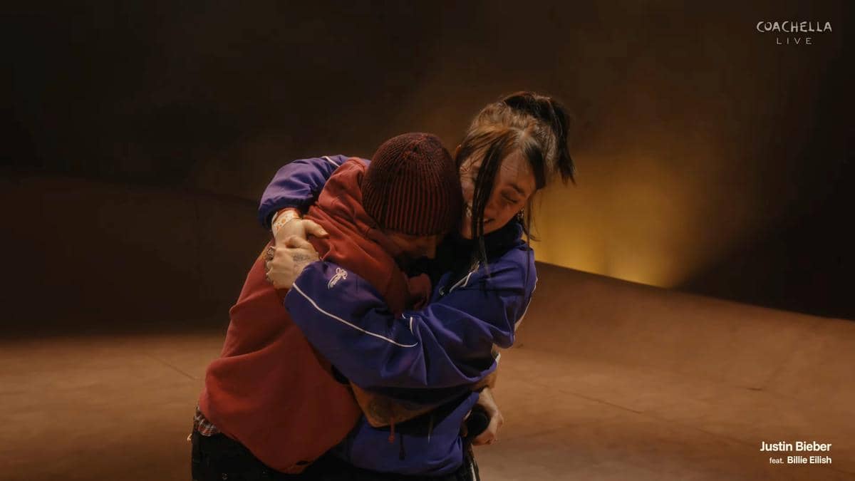 Billie Eilish naik ke panggung pas lagu One Less Lonely Girl dibawakan