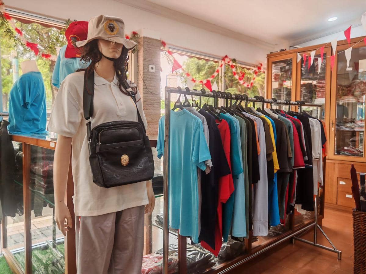 Toko suvenir Istana Kepresidenan Jakarta (IDN Times/Ilman Nafi'an)