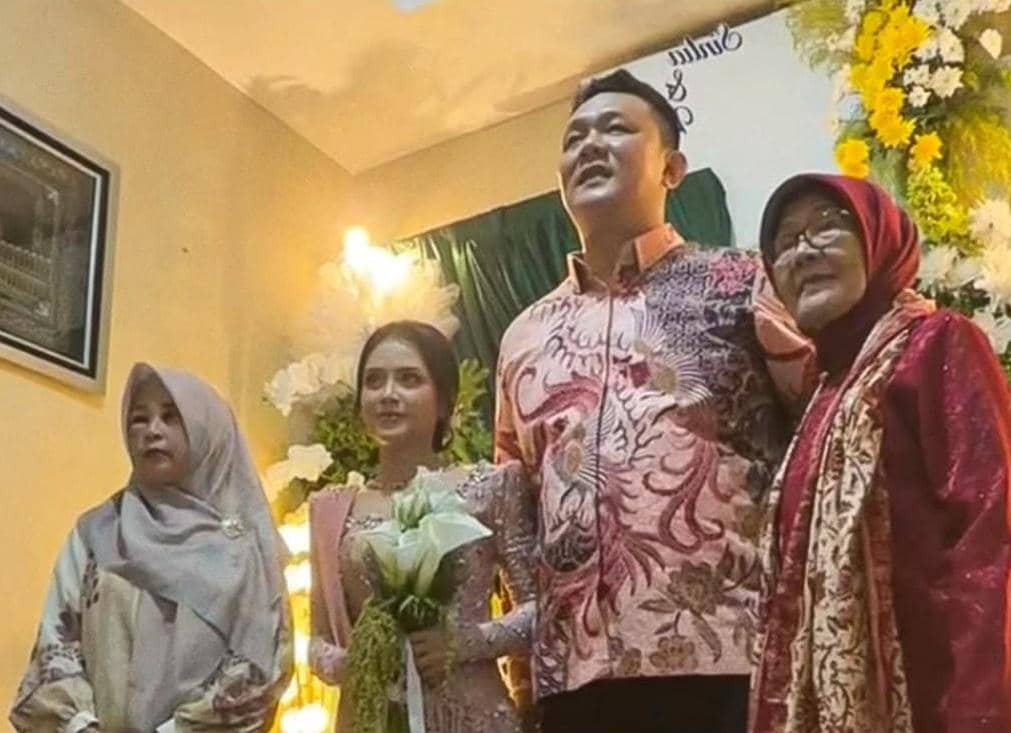 momen lamaran Wancoy dan Sintia