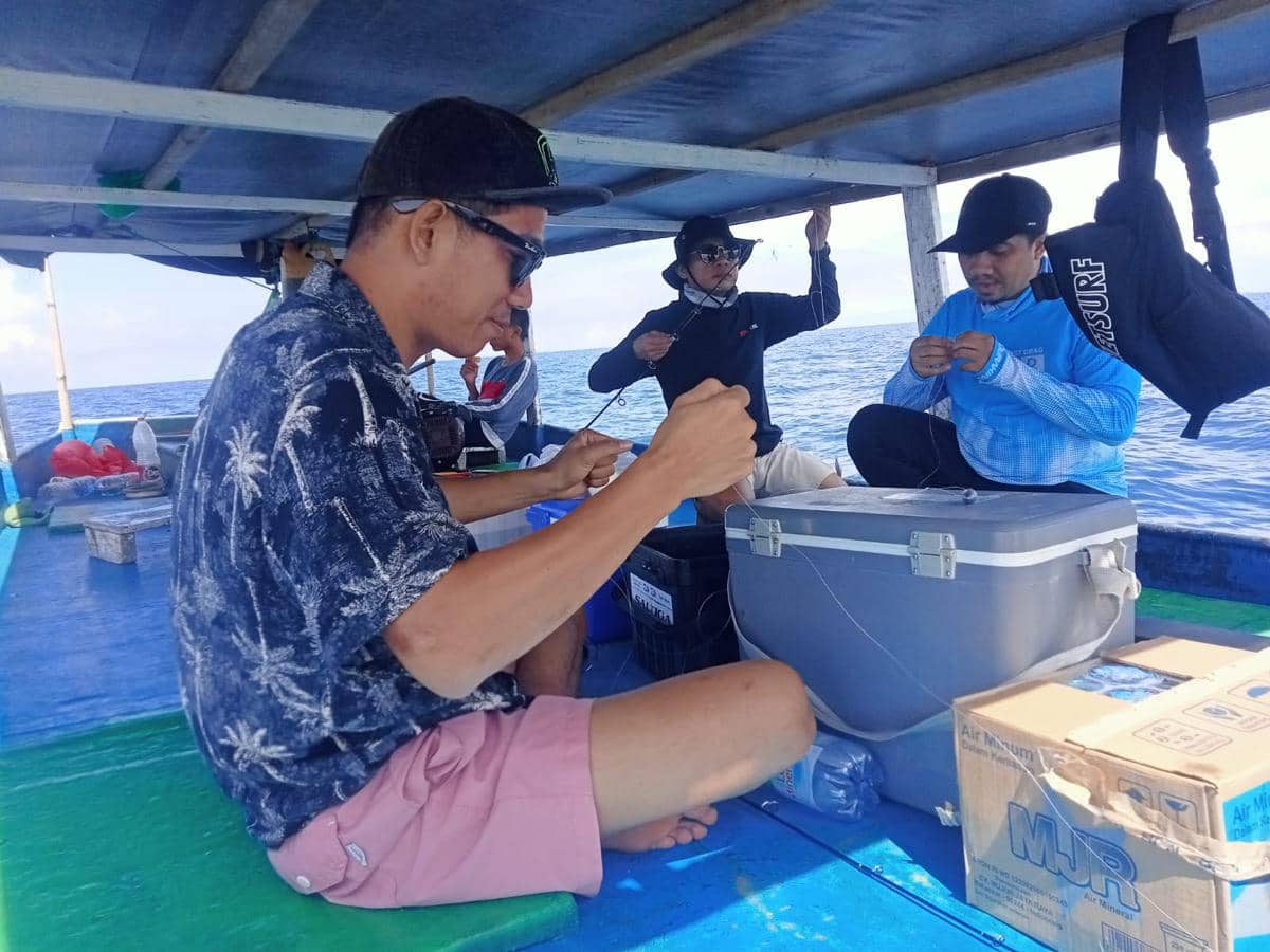 Aktivitas memancing di laut Makassar, Sabtu (11/4/2026). Dok. Istimewa