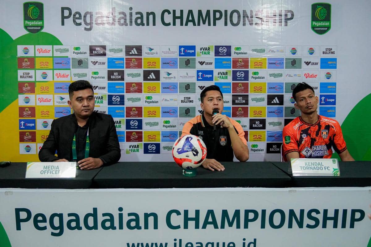 Pelatih Kendal Tornado FC, Stefan Keeltjes