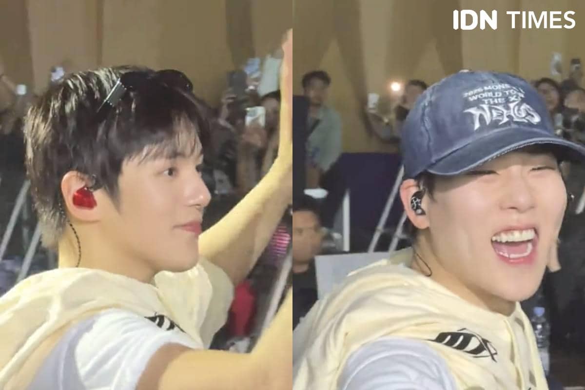 Blusukan ke penonton dan nyanyi bareng Monbebe.jpg