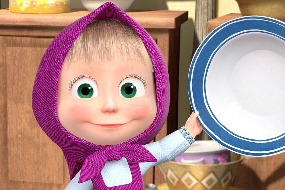 8 Momen Masha Jadi Bocah Baik di Serialnya, Heartwarming!