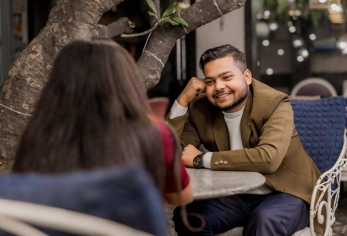 ilustrasi tatapan mengagumi 