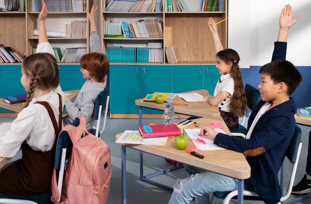 ilustrasi belajar di sekolah (freepik.com/freepik)