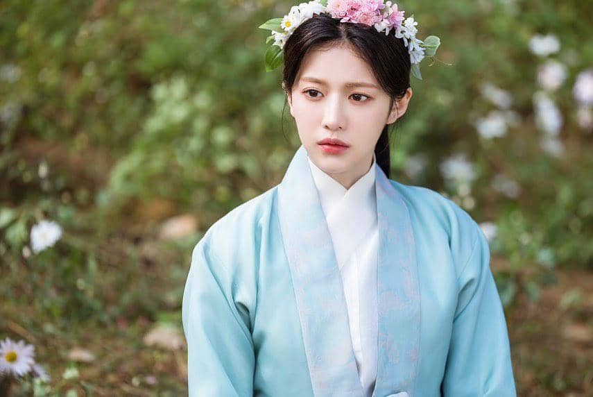 Aktris Go Youn Jung dalam drakor Alchemy of Souls: Light & Shadow