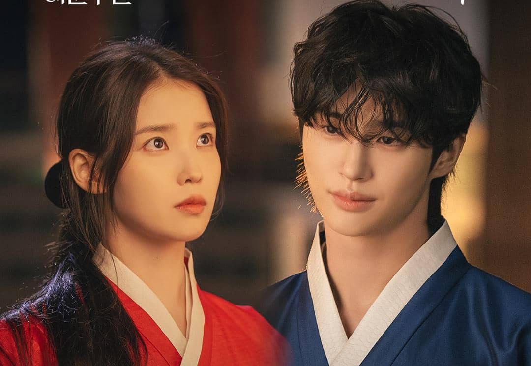 IU dan Byeon Woo Seok di drama Perfect Crown