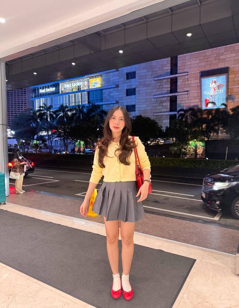 referensi ootd nuansa kuning ala Abel Cantika