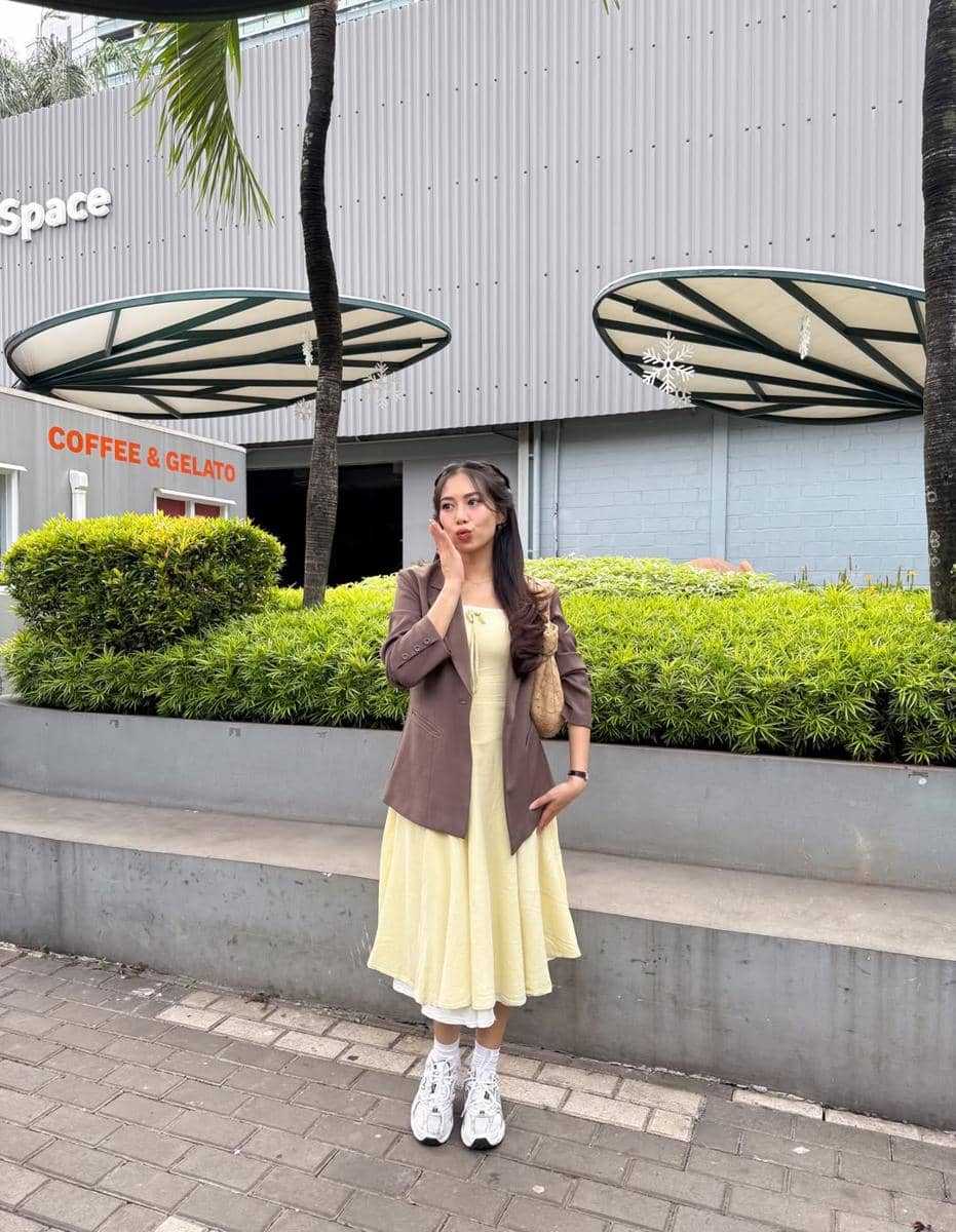 referensi ootd nuansa kuning ala Abel Cantika 