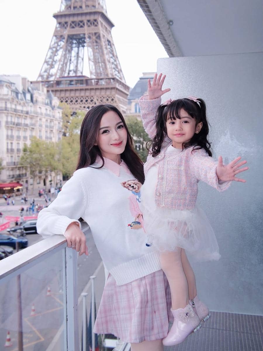 OOTD ibu dan anak ala Nanda Arsyinta 