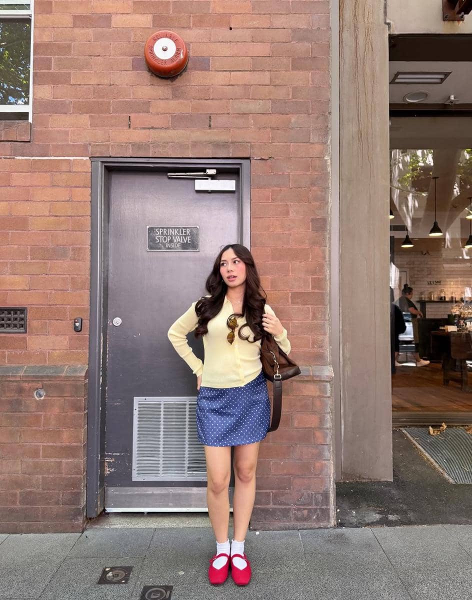 referensi ootd nuansa kuning ala Abel Cantika 