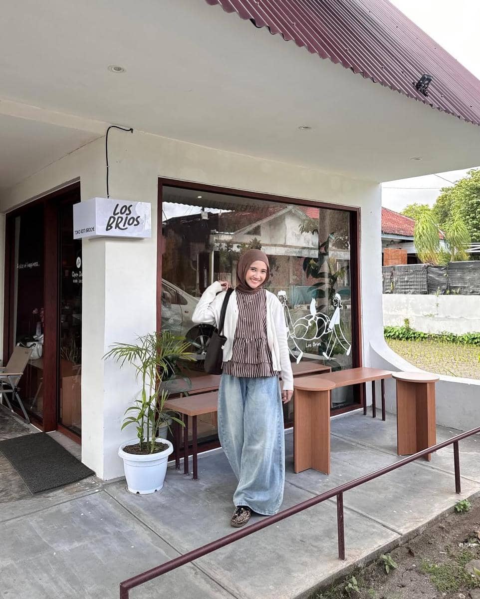 OOTD Blue Jeans ala Khaila Dian