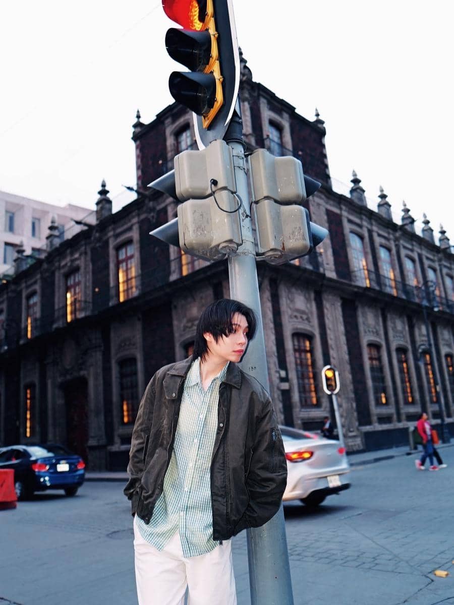 Style Traveling Kasual ala First Kanaphan 