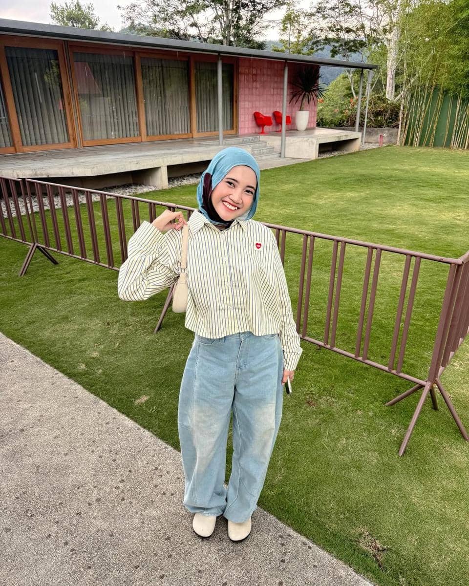 OOTD Blue Jeans ala Khaila Dian