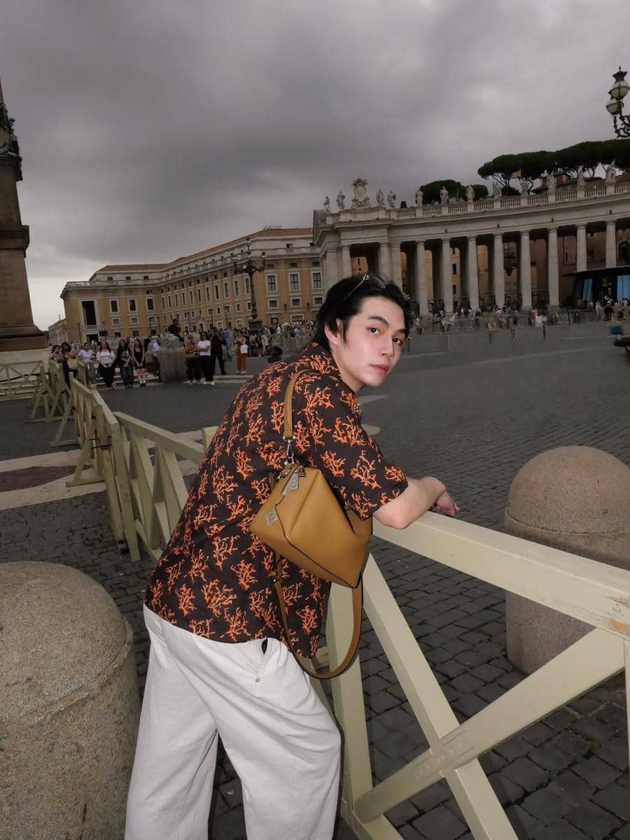 Gaya Traveling Kasual ala First Kanaphan