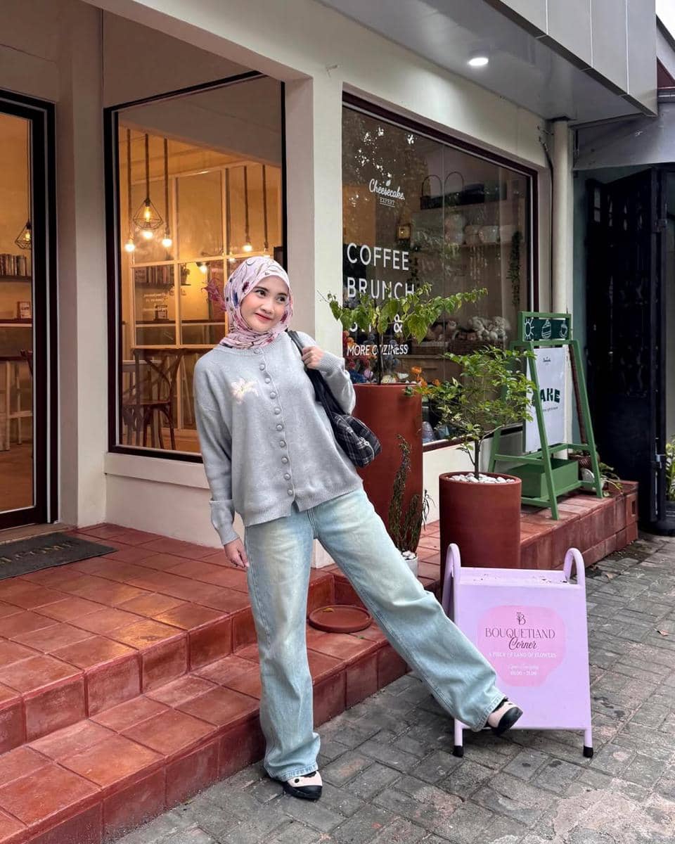 OOTD Blue Jeans ala Khaila Dian