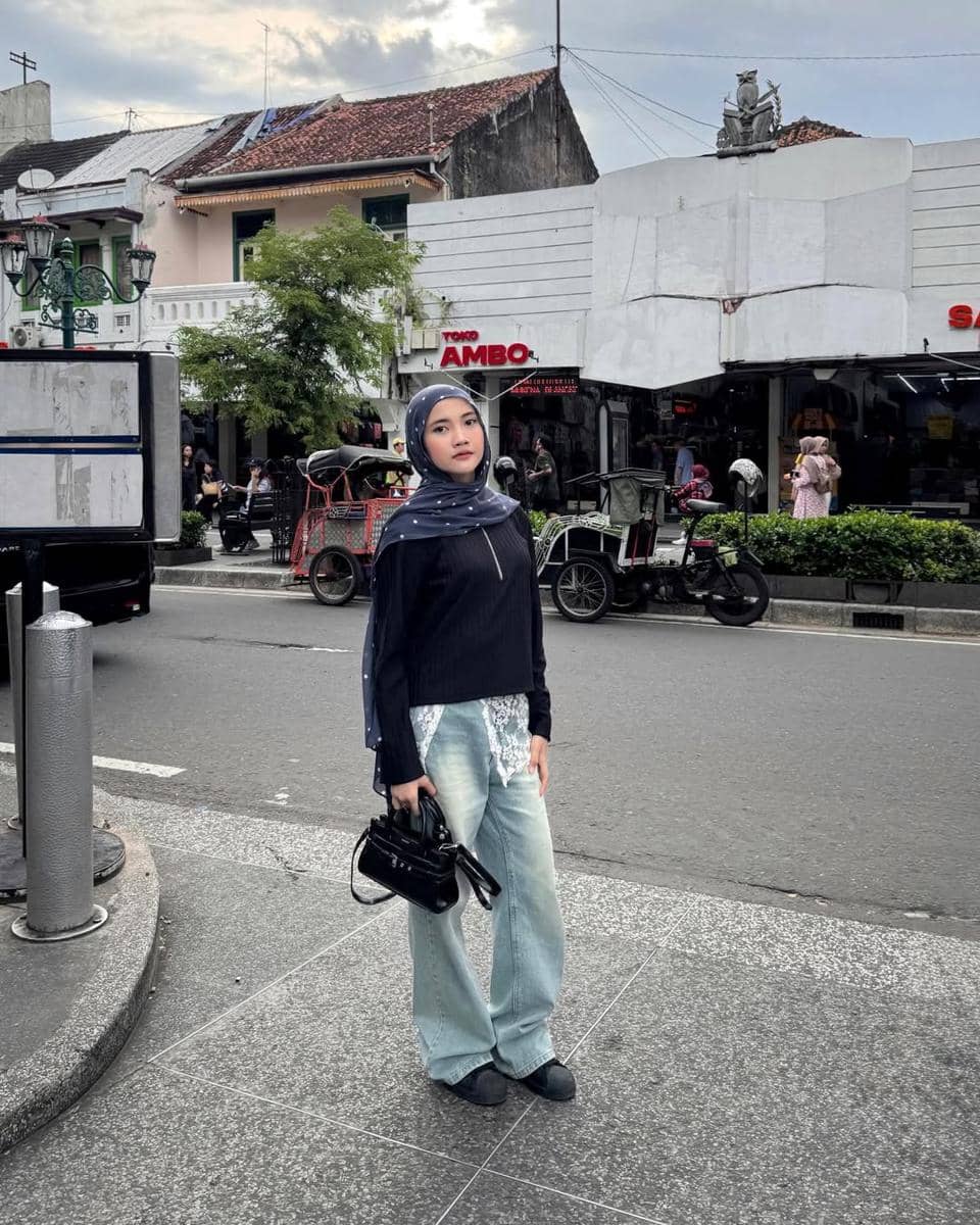 OOTD Blue Jeans ala Khaila Dian