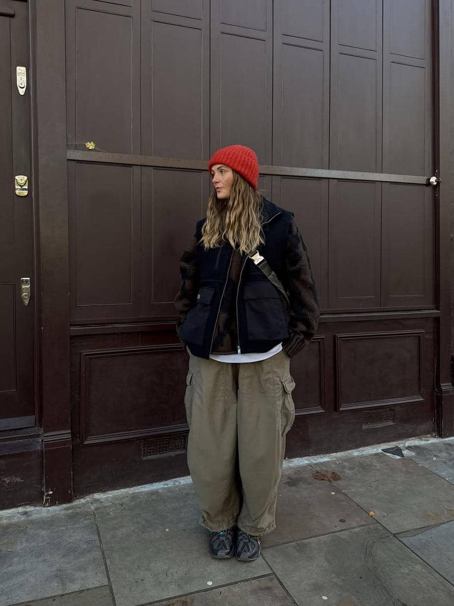 ilustrasi vest dan beanie 