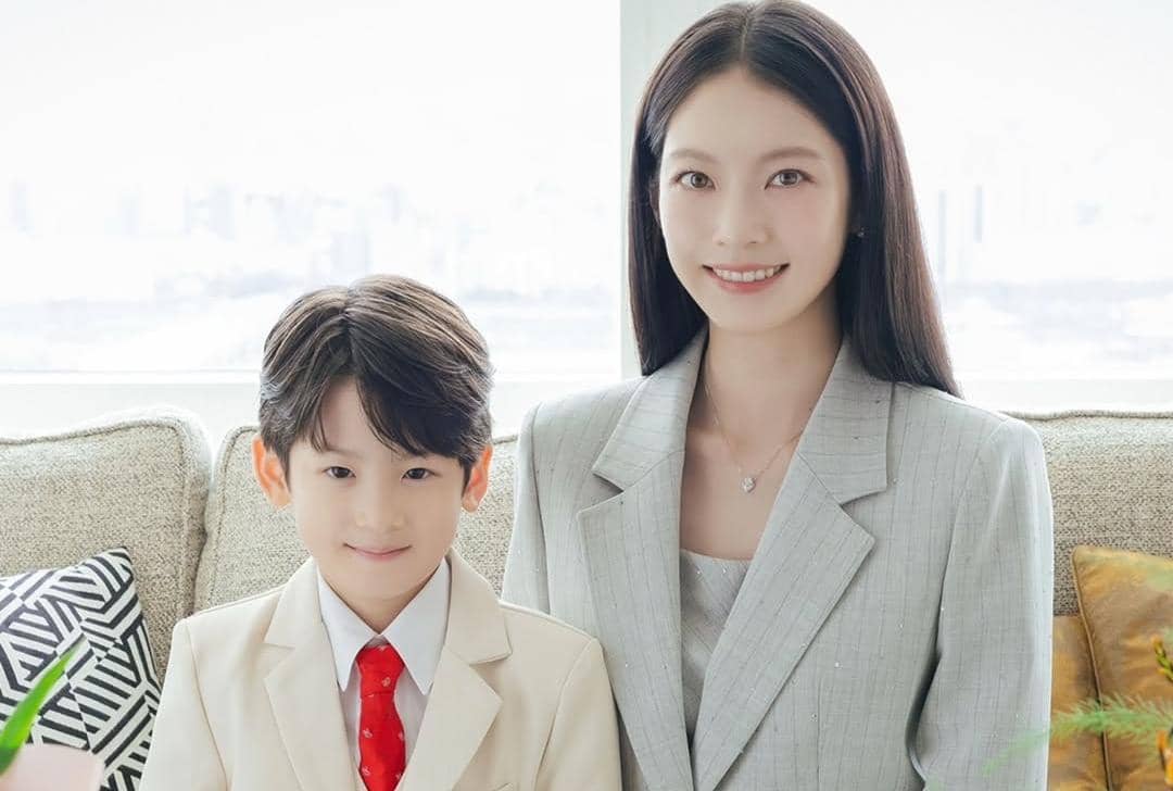 Kim Eun Ho dan Gong Seung Yeon di drama Perfect Crown