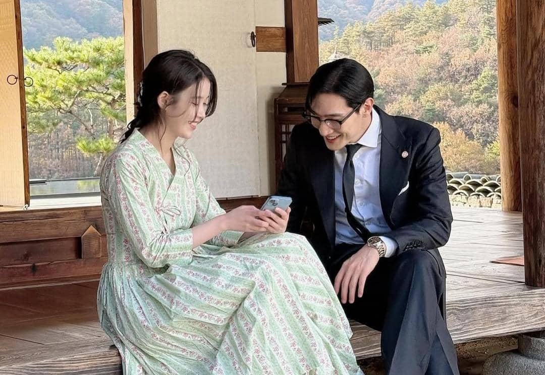 IU dan Noh Sang Hyun di drama Perfect Crown
