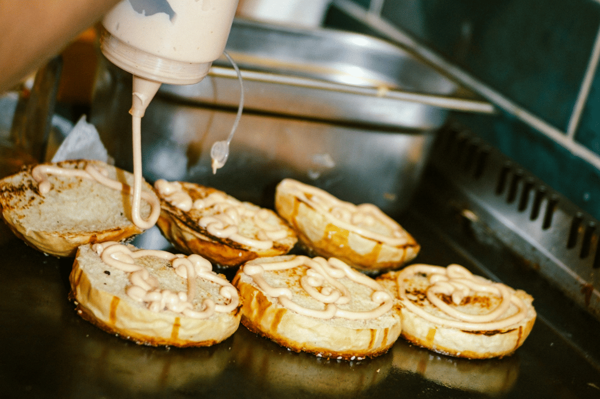 ilustrasi membuat burger