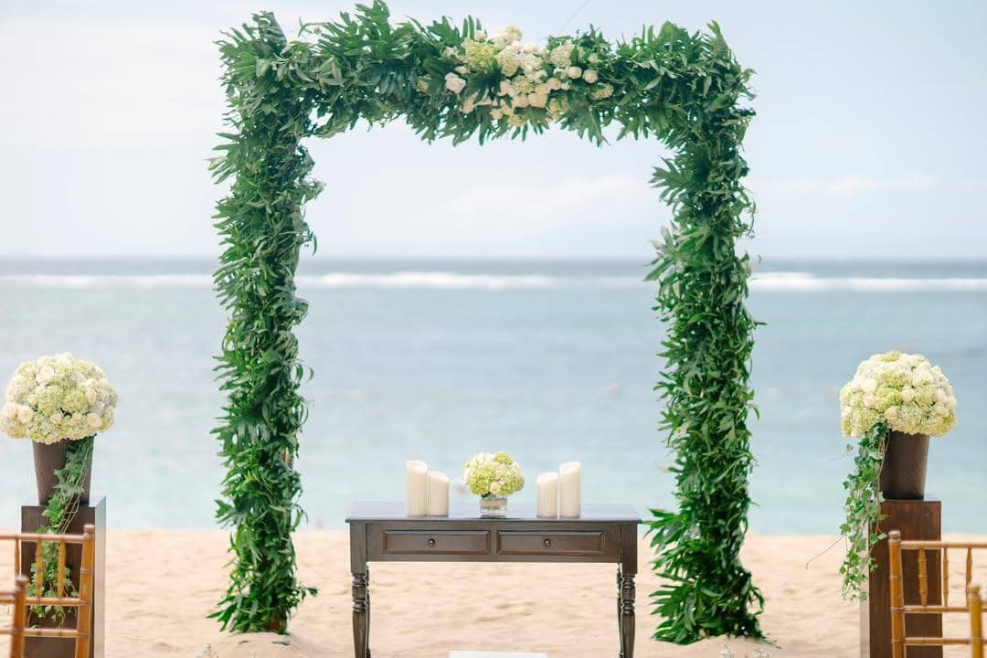 inspirasi dekorasi wedding outdoor yang romantis 