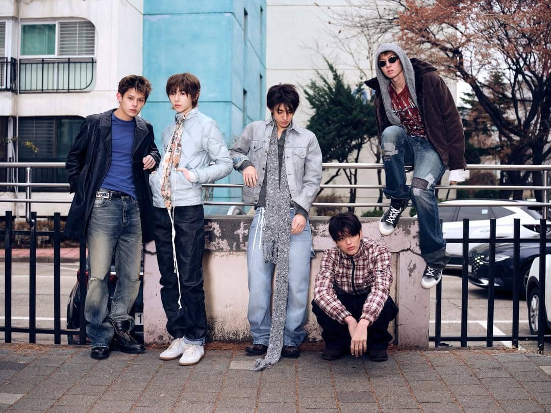 CORTIS GREENGREEN Album Photo 'BRIDGE'