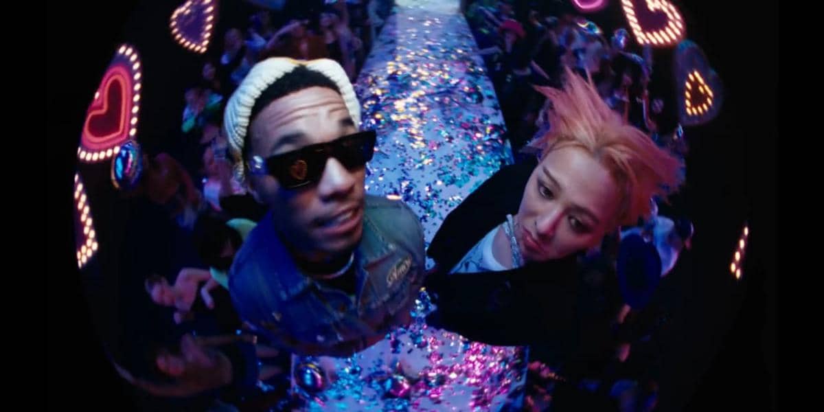 Cuplikan MV G-DRAGON 