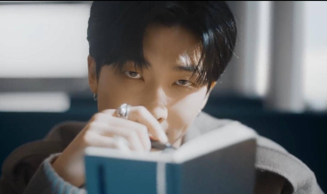 Potret cuplikan MV  RM