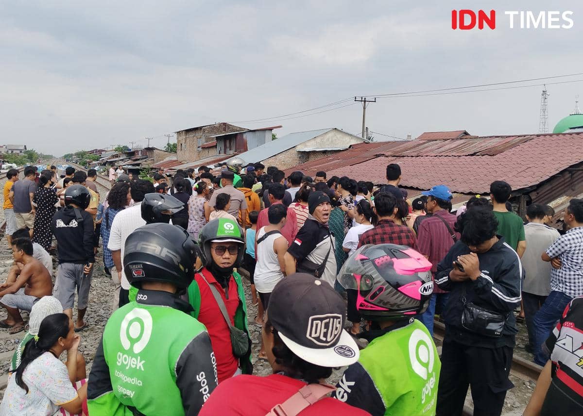 Driver Ojol Medan Tewas Ditabrak Kereta Api di Perlintasan Tanpa Palang
