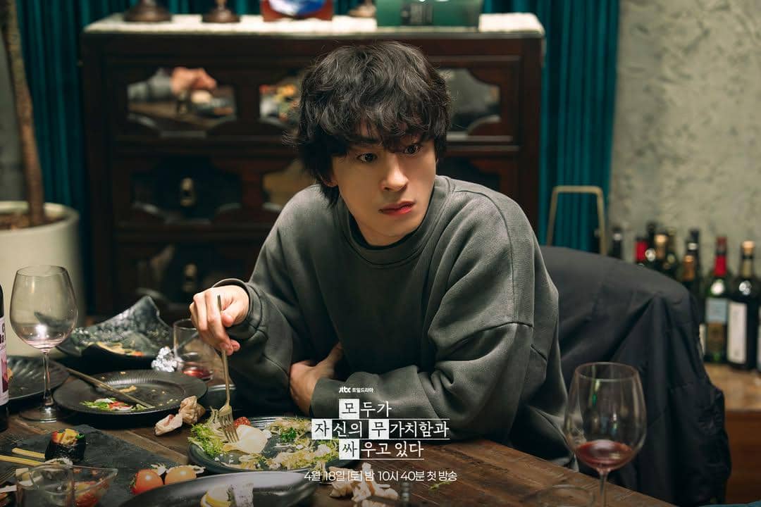 Hwang Dong Man (Koo Kyo Hwan) dalam drakor We Are All Trying Here 