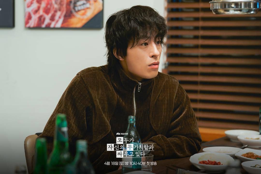 Hwang Dong Man (Koo Kyo Hwan) dalam drakor We Are All Trying Here 