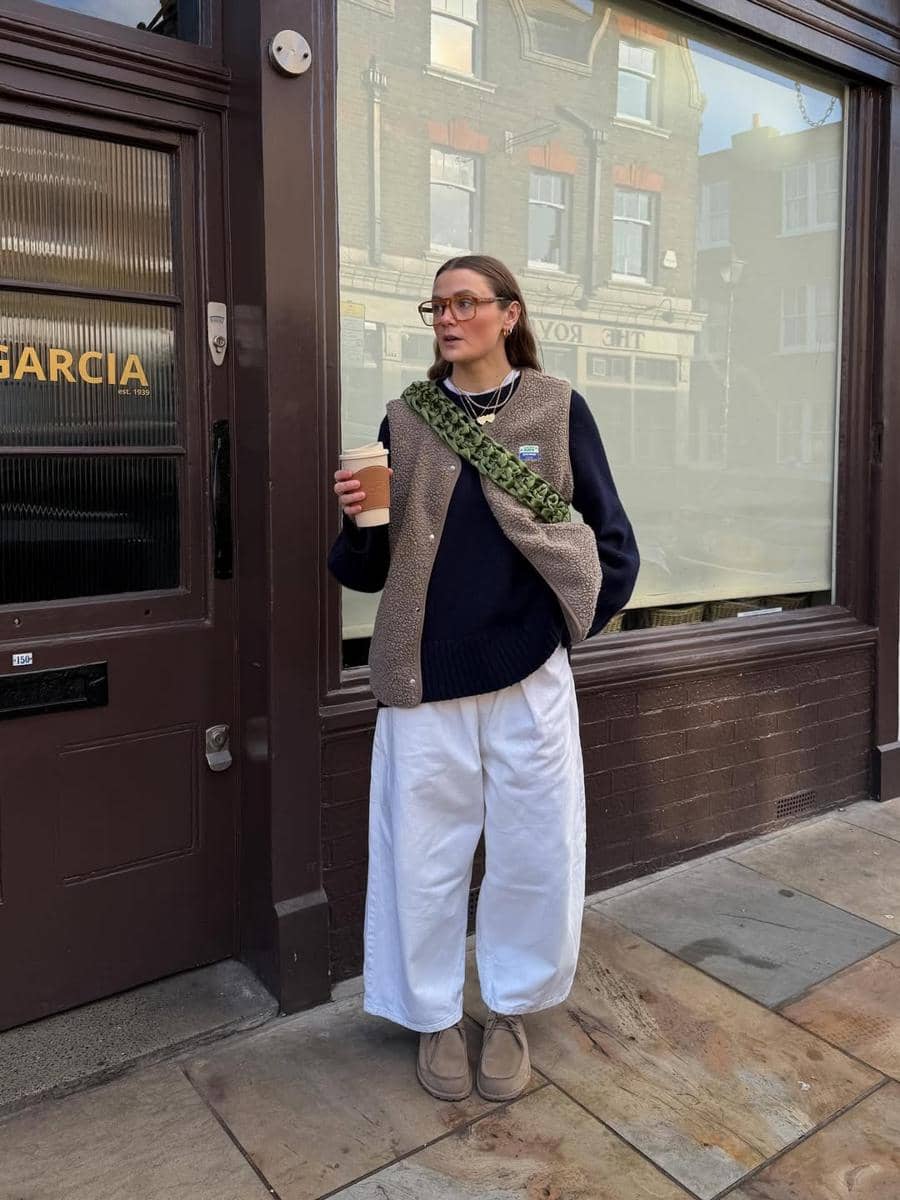 ilustrasi vest dan baggy pants 