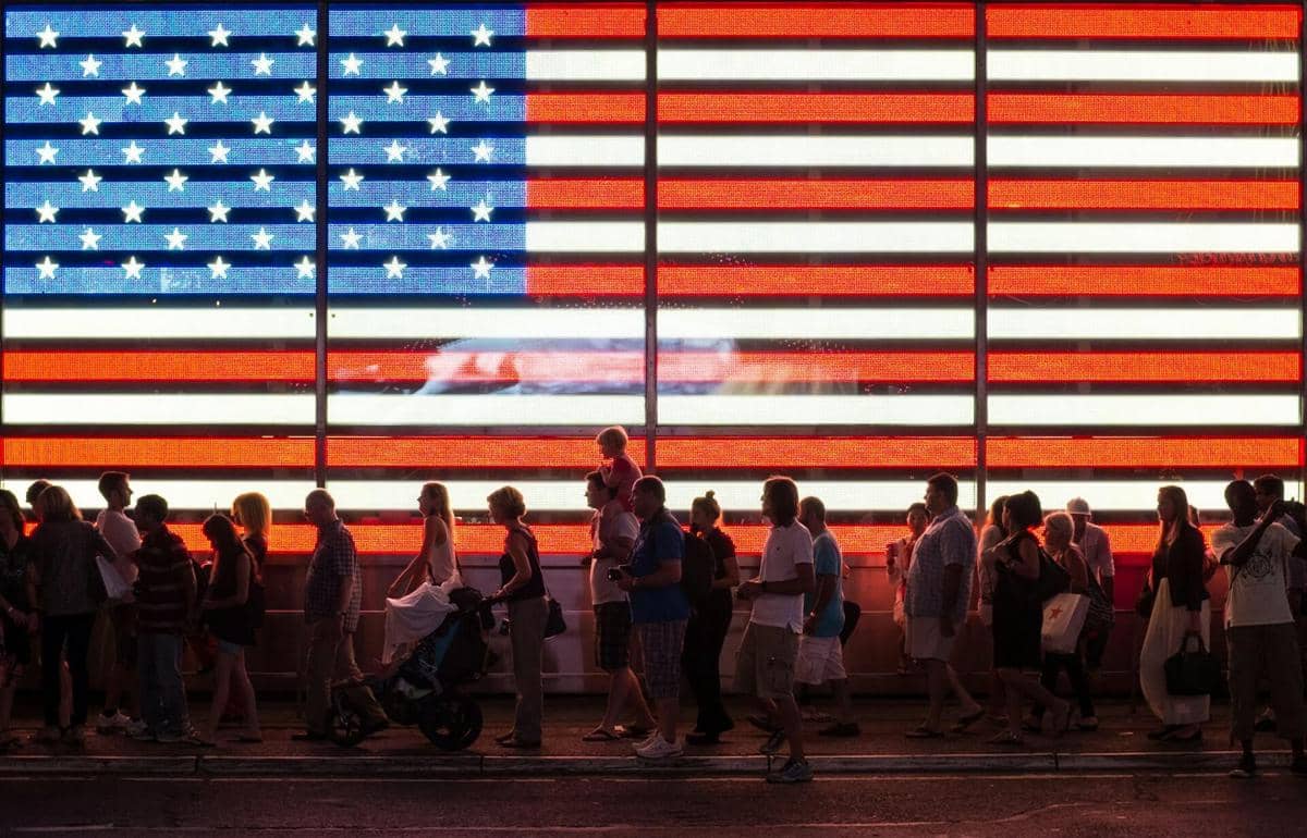 Aturan Baru Trump: Mau Green Card? Tinggalkan AS Dulu Sekarang