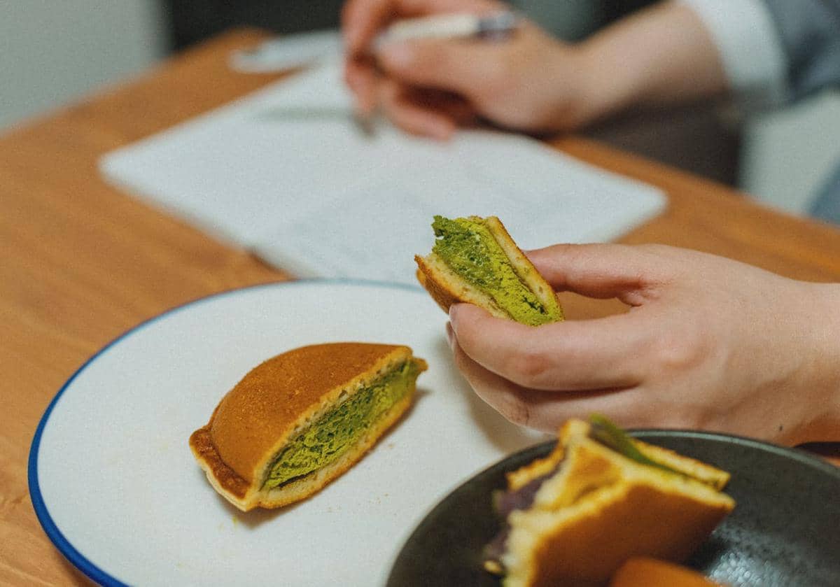 ilustrasi dorayaki matcha