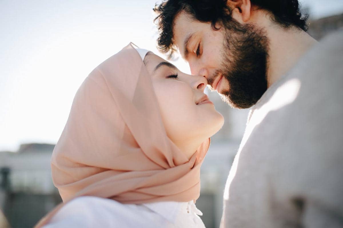 5 Bahasa Cinta yang Paling Dominan pada Cowok INFJ, Cek Bro!