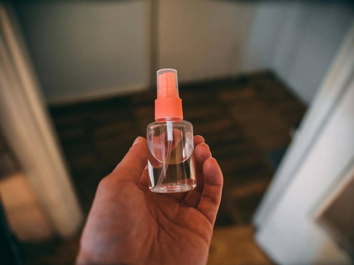 ilustrasi botol berisi cairan