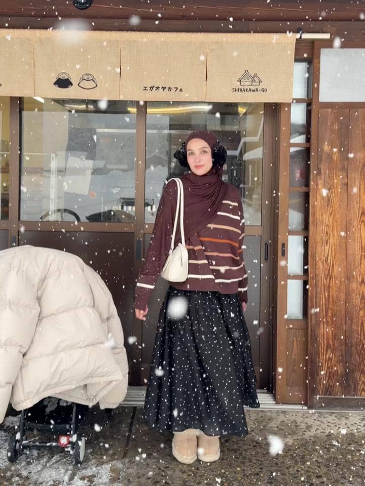 Keluarga Hamidah Rachmayanti saat liburan di Takayama