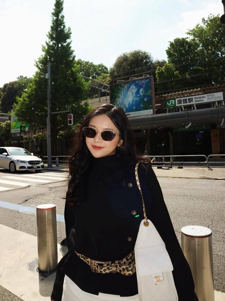 Diva Azzura liburan di Jepang