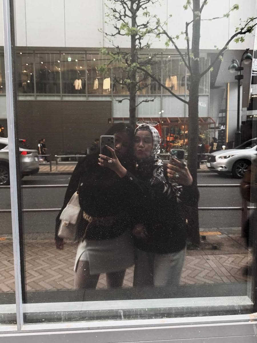 Diva Azzura liburan di Jepang