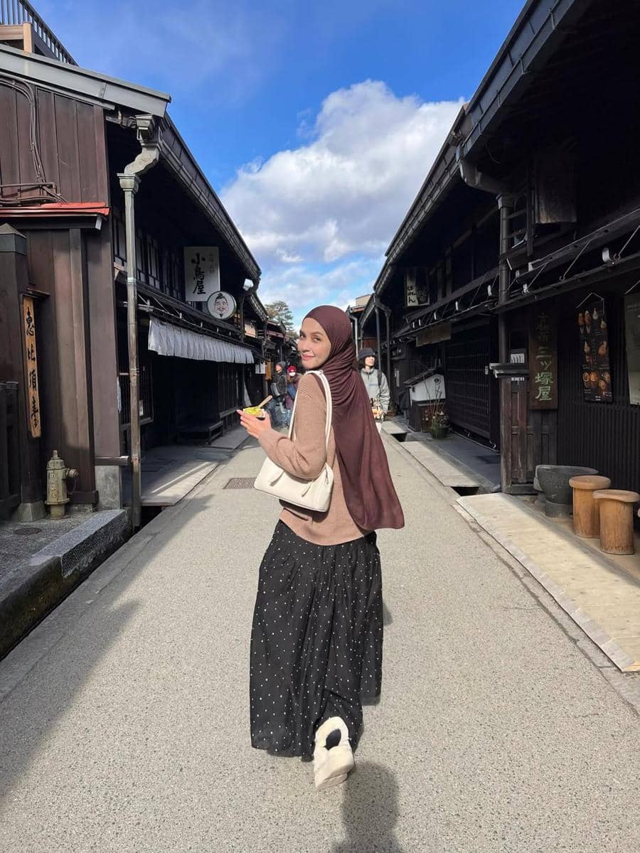 Keluarga Hamidah Rachmayanti saat liburan di Takayama