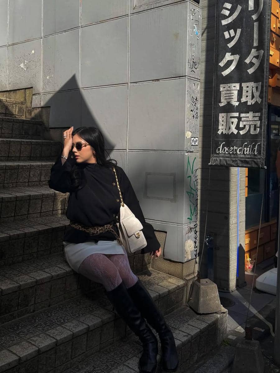 Diva Azzura liburan di Jepang