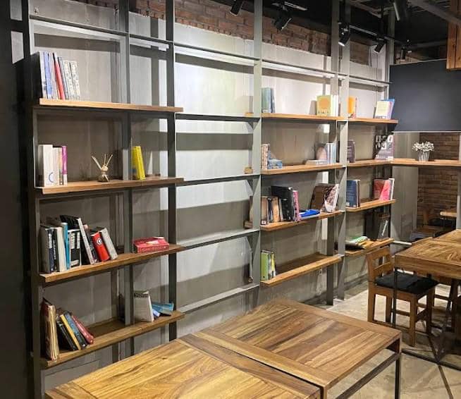 One Eighty Coffee and Music (google.com/maps/Loment 340)