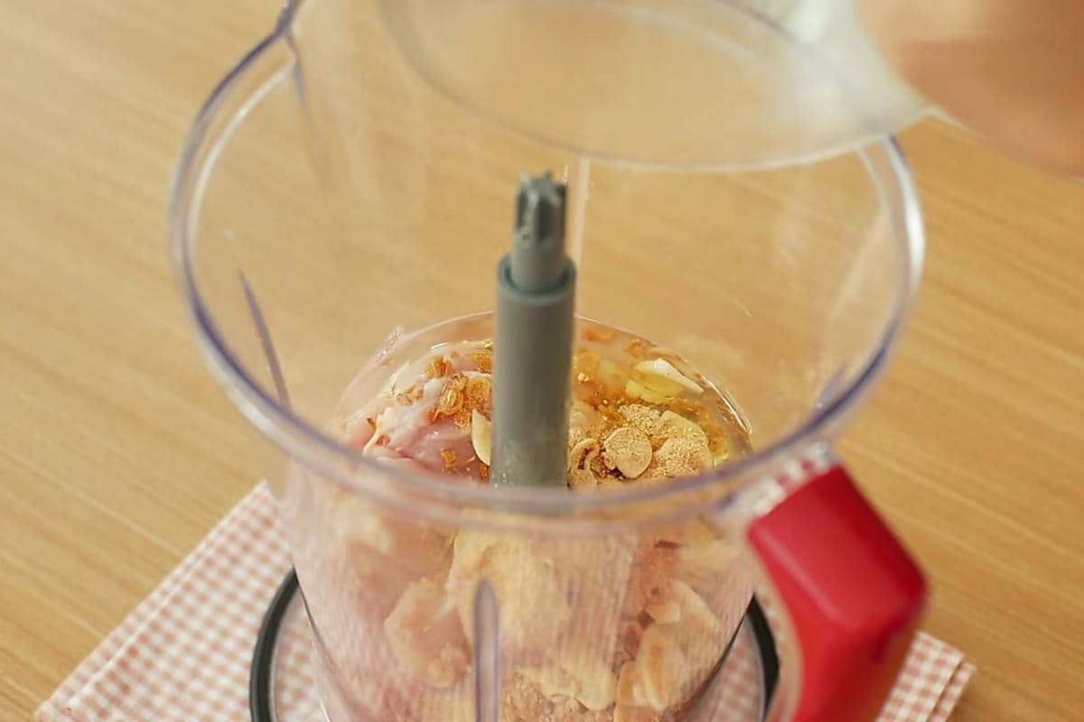 ilustrasi membuat tahu bakso isi keju lumer