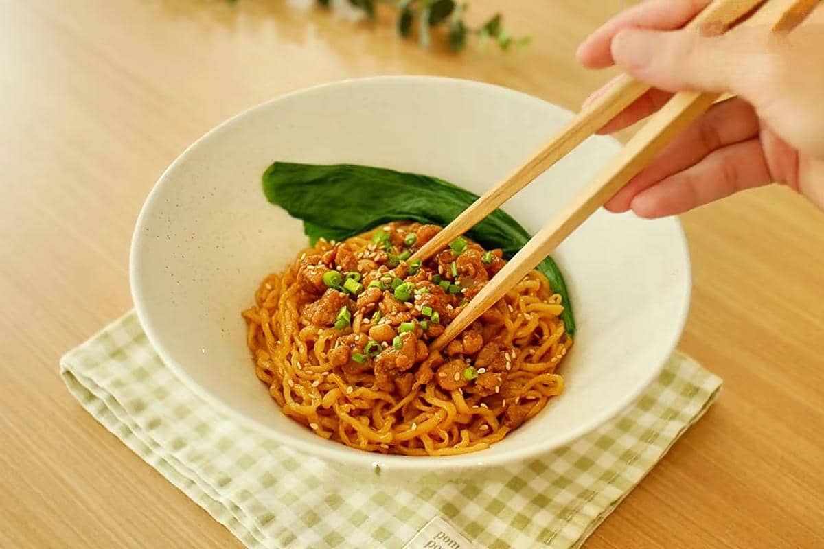 ilustrasi bakmi ayam