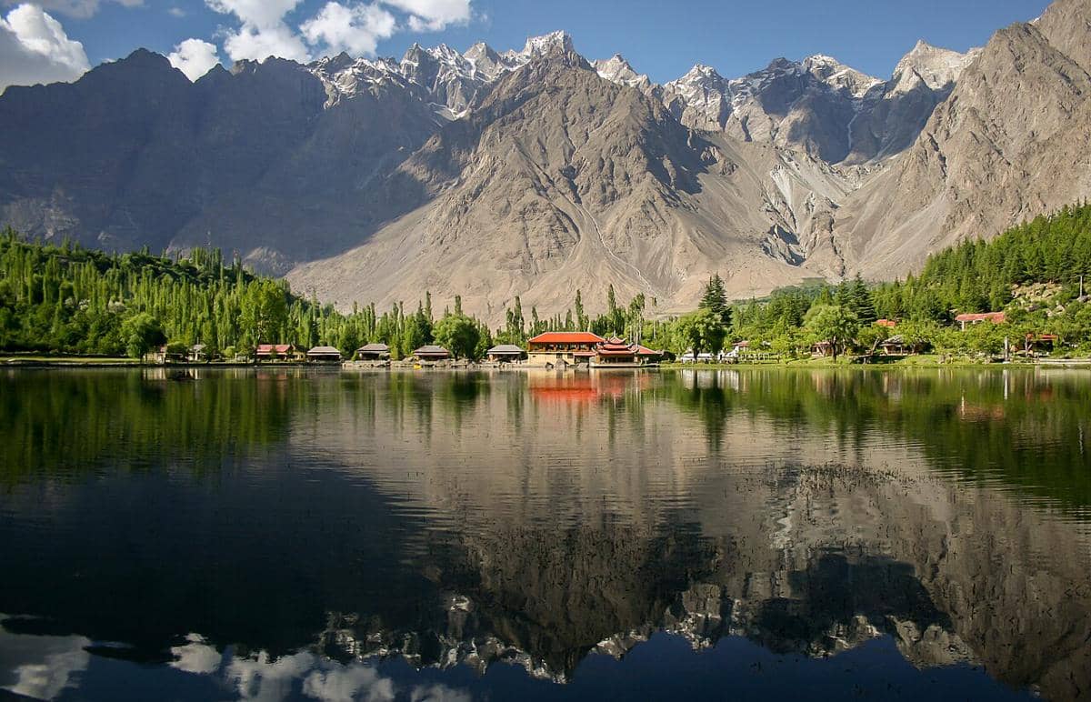 potret Shangrila Resort dengan panorama danaunya yang indah di Distrik Skardu, Gilgit-Baltistan