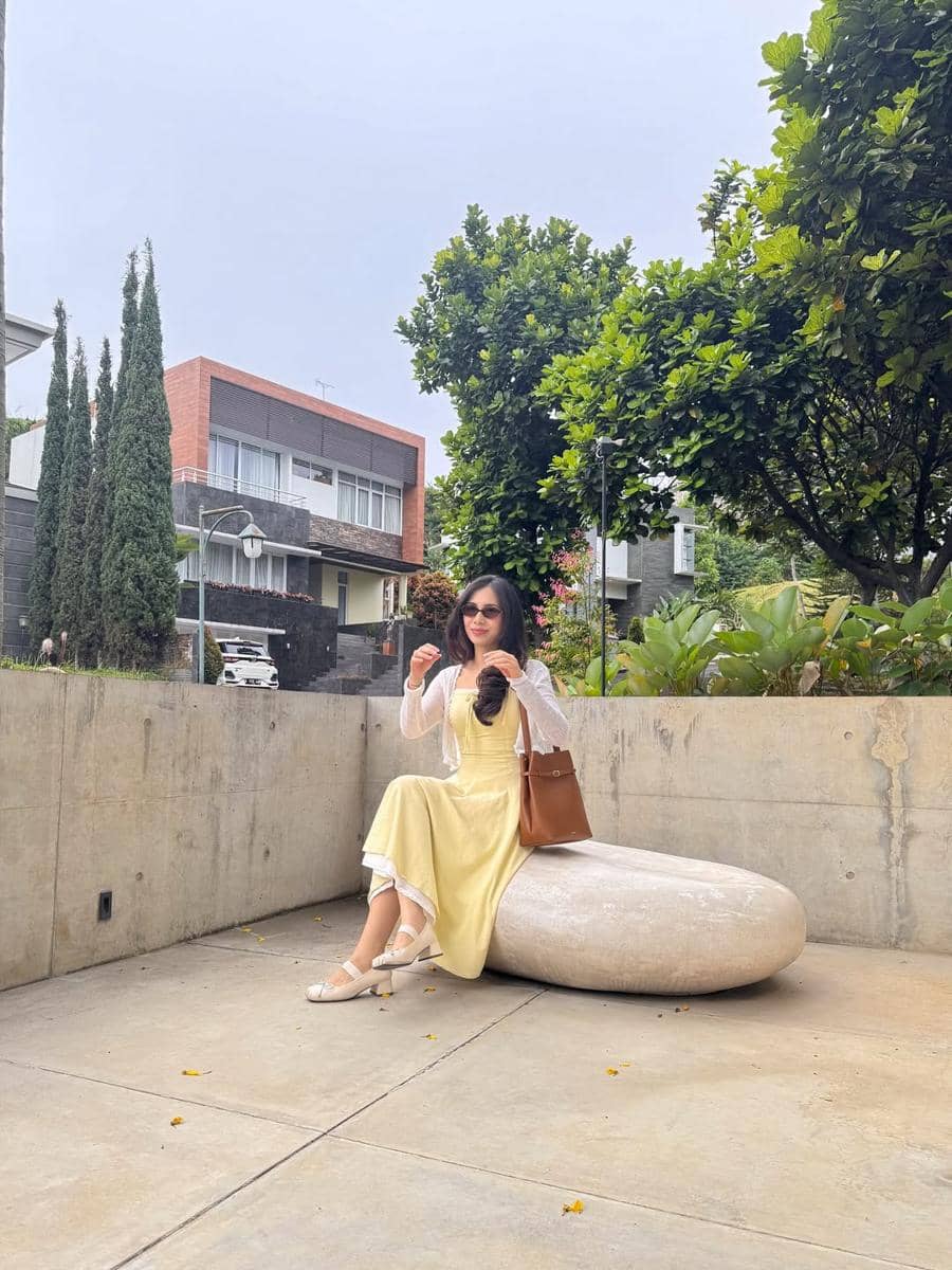 referensi ootd nuansa kuning ala Abel Cantika