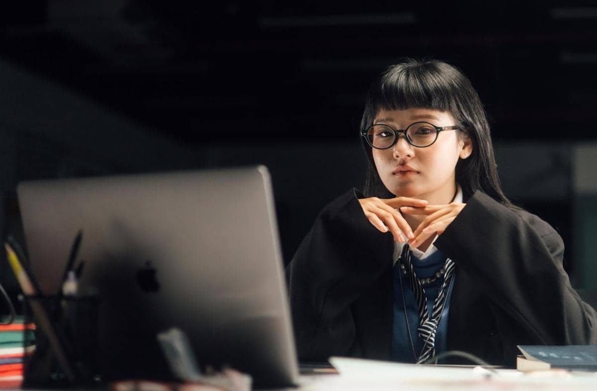 Perang Jauh, tapi Dampaknya Dekat: Cara Bertahan di Dunia Kerja yang Gak Stabil