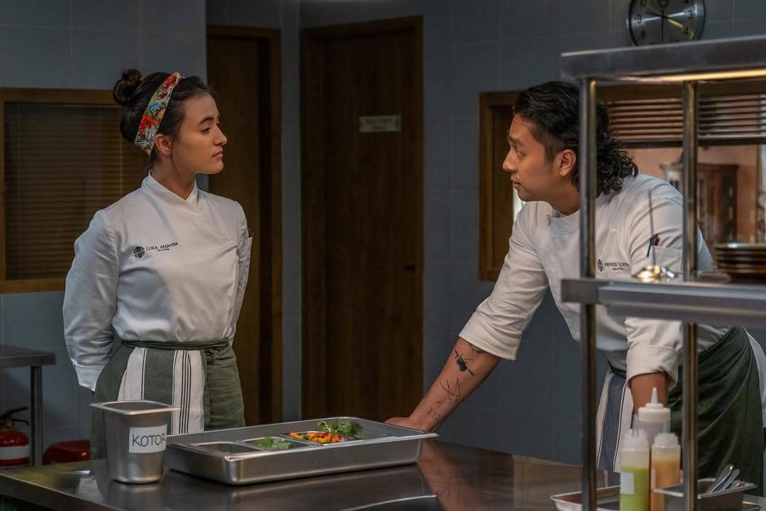 Serial Netflix Luka, Makan, Cinta garapan Teddy Soeriaatmadja menampilkan Deva Mahenra dan Mawar Eva de Jongh